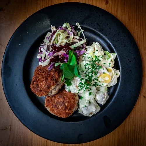 Frikadeller med kold kartoffelsalat