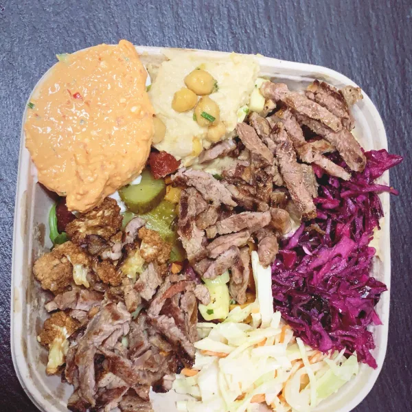 Salatbowl - Oksebøf med kalvebacon